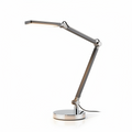 مصباح مكتبي عصري بذراع قابلة للتعديل على خلفية بيضاء

